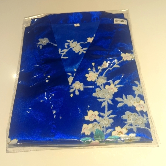 Aibrou Short Floral Blue Kimono Robe Satin With Belt Closure- L NWT - Picture 2 of 3